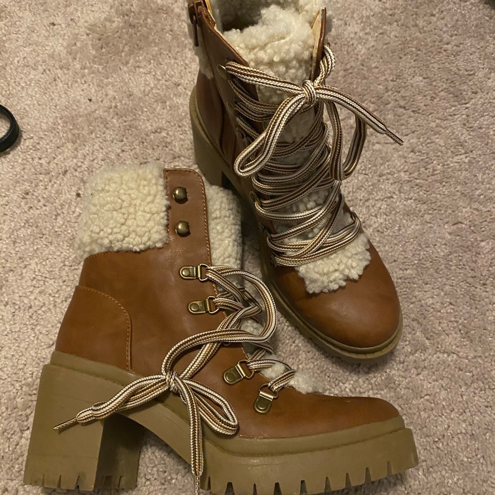 Boots - Picture 3 of 3